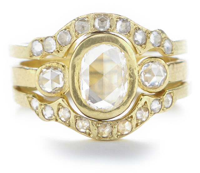 Les Diamants Fantaisie en Asie 5 bague sertie de 3 diamants solitaires