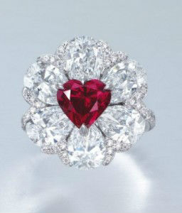 diamant serti sur une bague Moussaieff